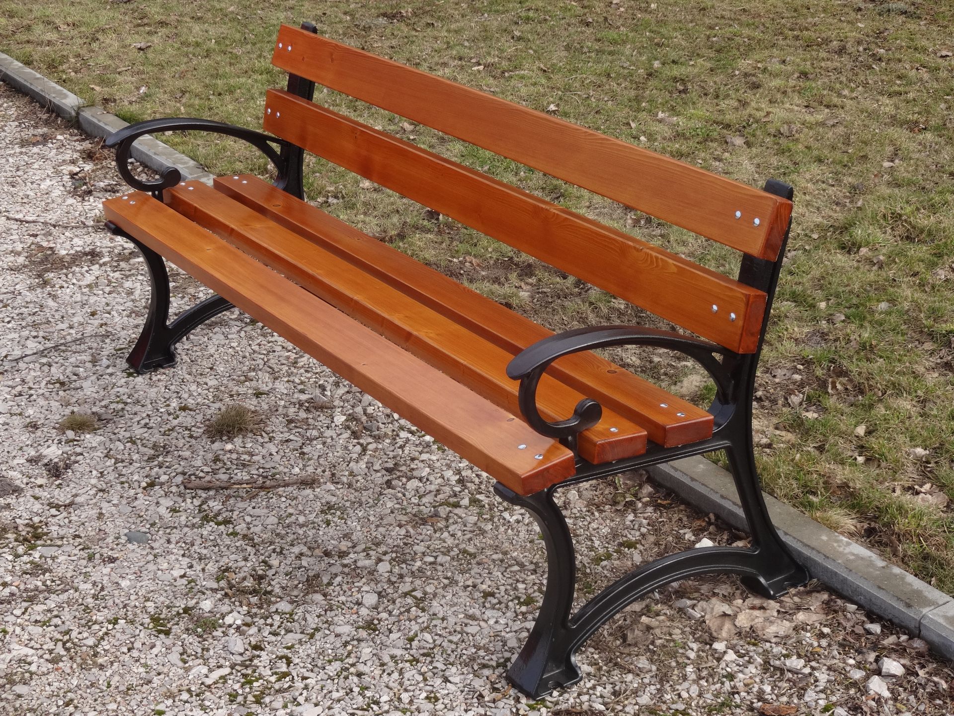 ławka drewniana na plac zabaw activeline