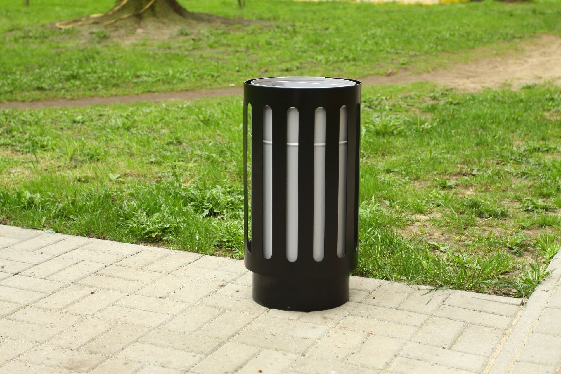 metalowy kosz na śmieci activeline