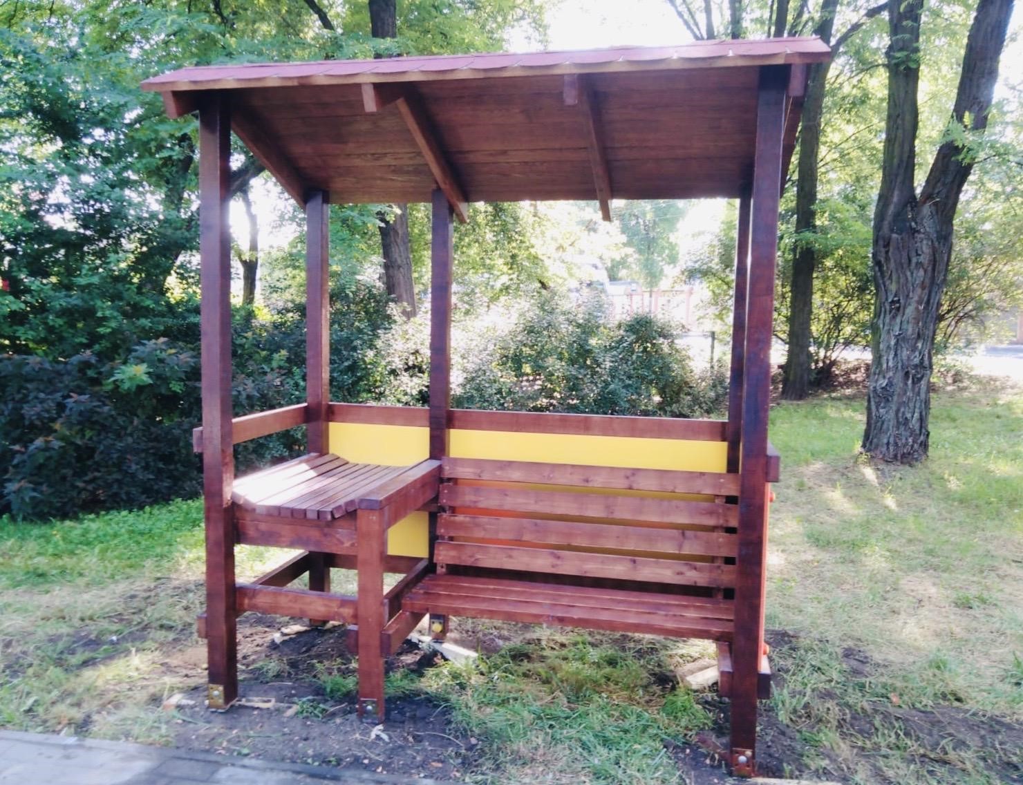 ławka-z-przewijakiem-debowa